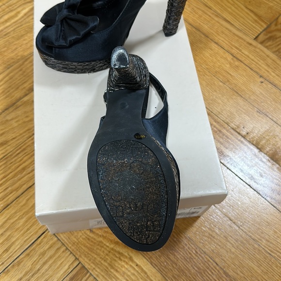 BCBG black satin bow platform heels size women’s 6 - Picture 5 of 5